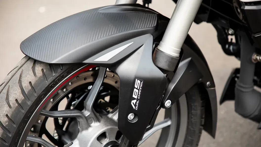Bajaj Pulsar NS 200 FI ABS thumbnail 2
