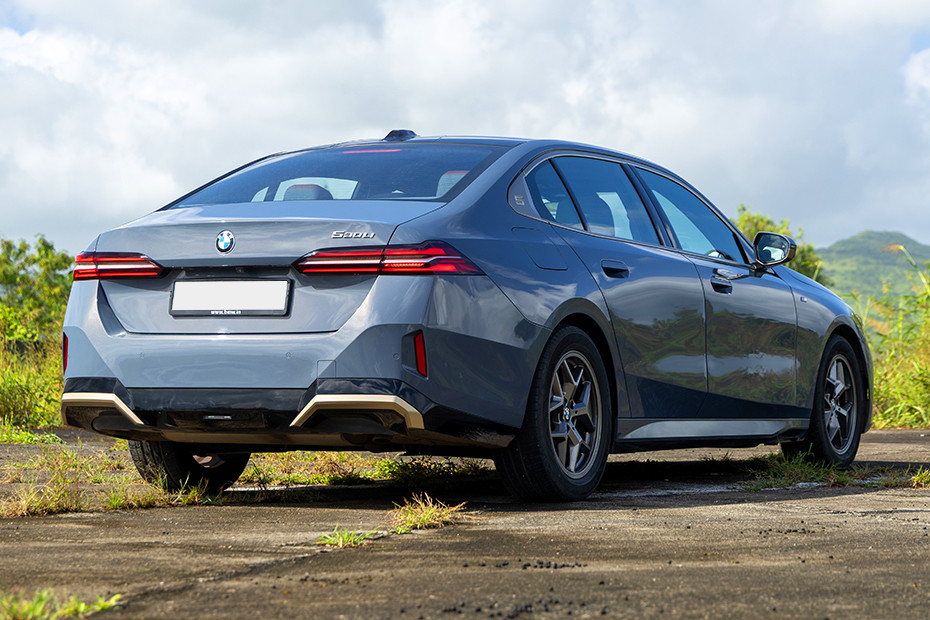 BMW 5 Series - Photo 6