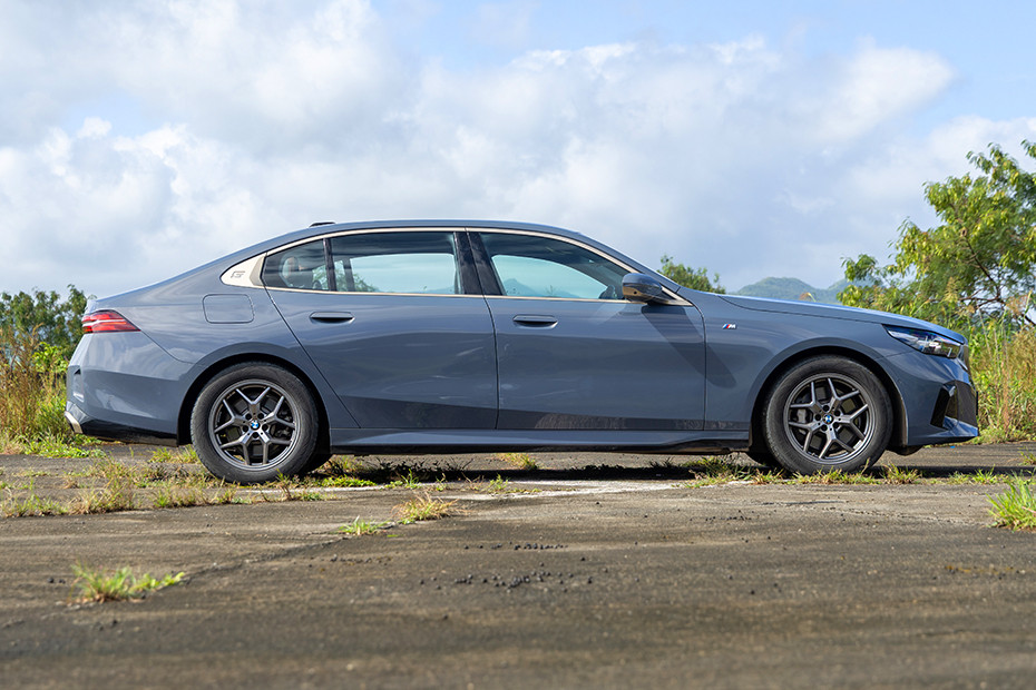 BMW 5 Series - Photo 2