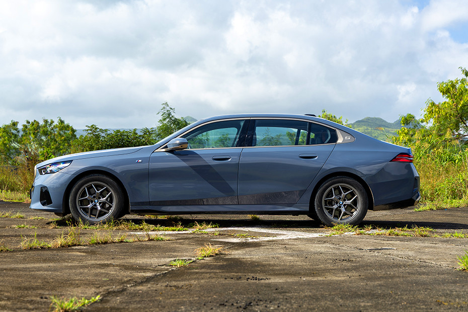 BMW 5 Series - Photo 4