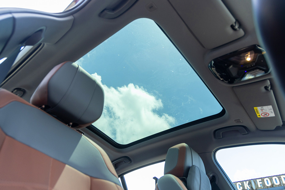 BMW 5 Series - Photo 12