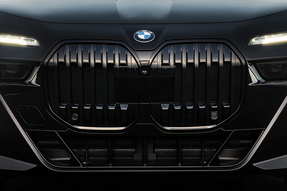 BMW 7 Series - Photo 10