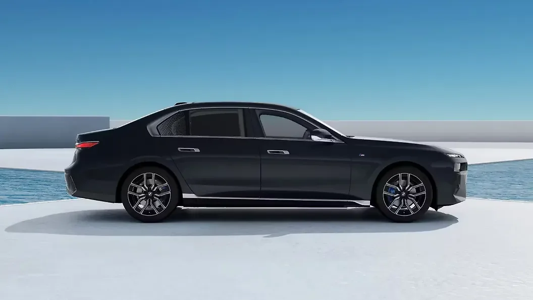 BMW 7 Series 745Le xDrive (PHEV) thumbnail 3
