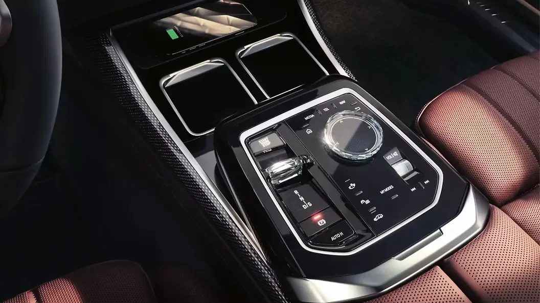 BMW 7 Series 745Le xDrive (PHEV) thumbnail 5