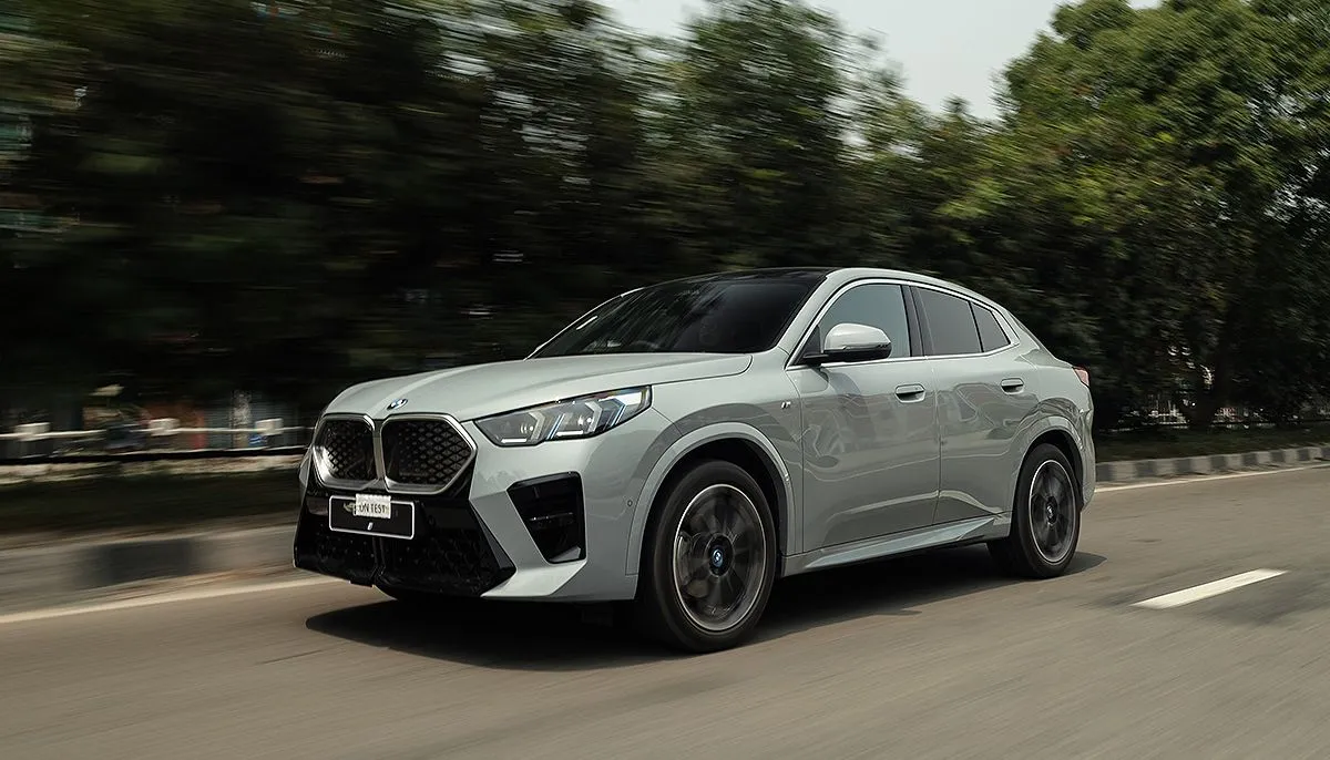 BMW iX2 eDrive20 M Sport thumbnail 2