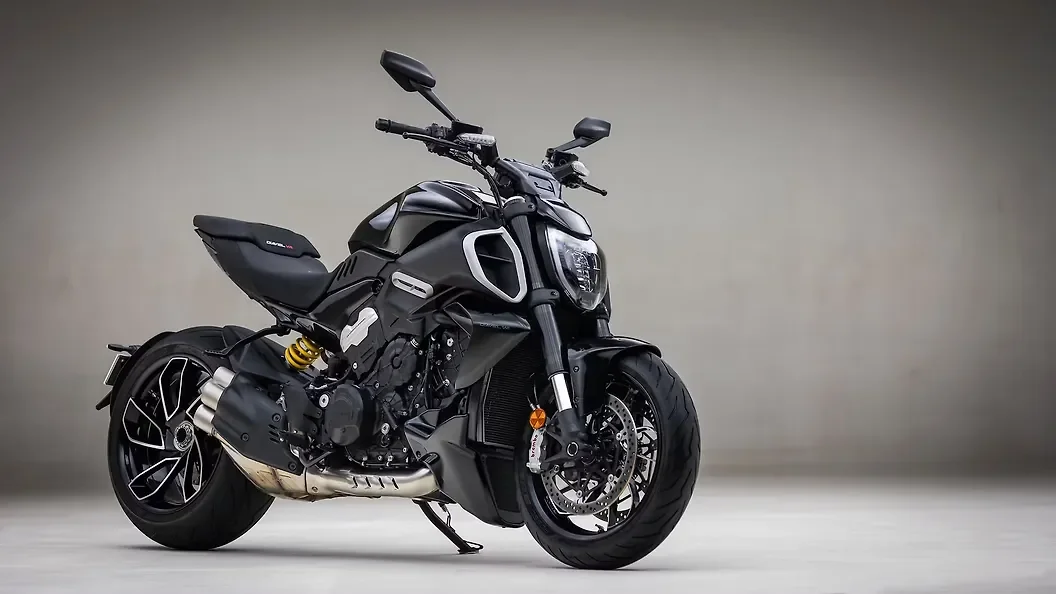 Ducati Diavel V4 thumbnail 3