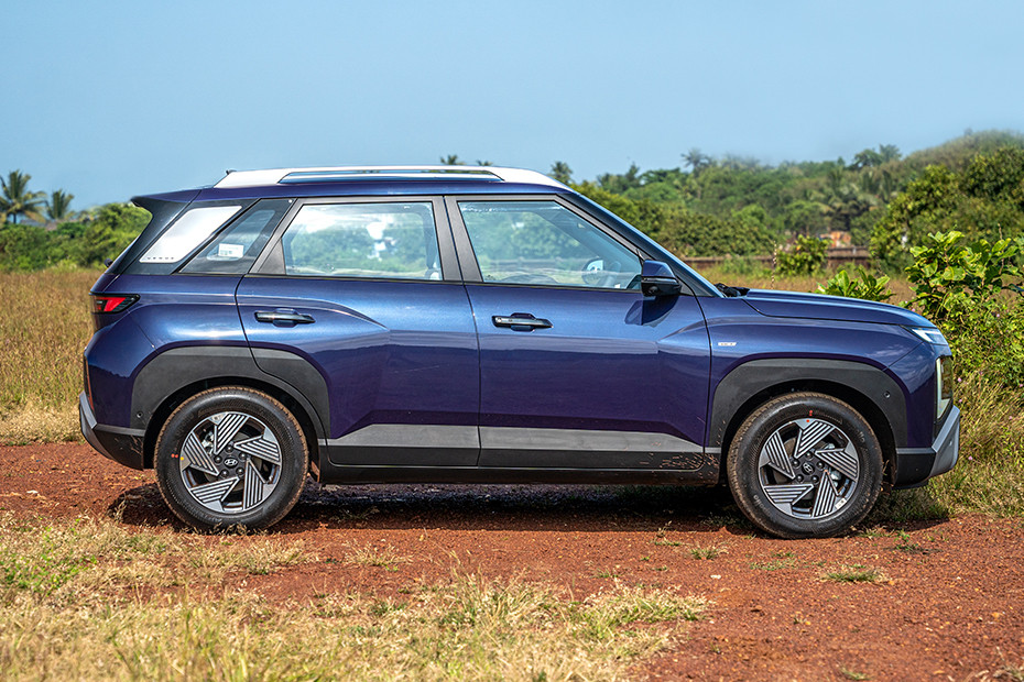 Hyundai Venue E thumbnail 2