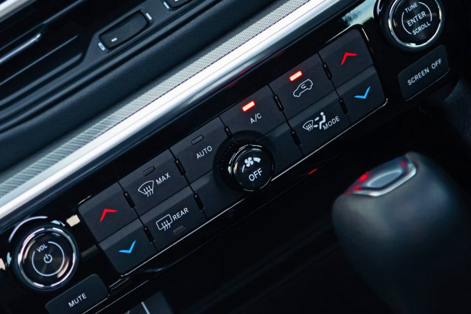 Jeep Compass Limited Petrol thumbnail 11