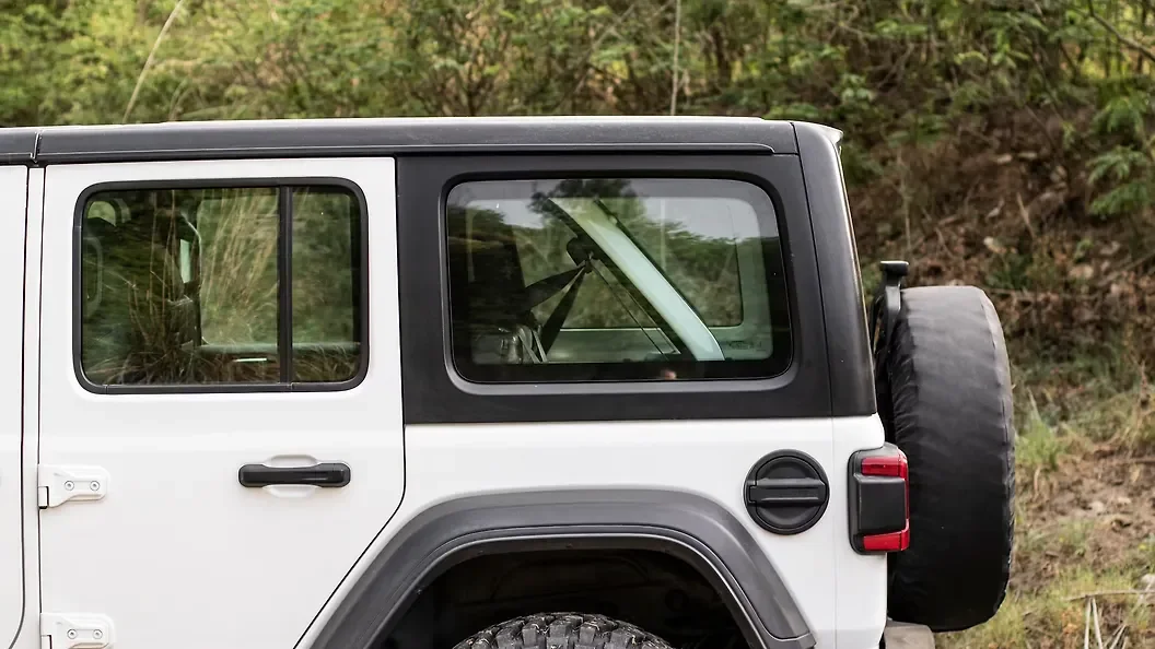 Jeep Wrangler Rubicon thumbnail 5