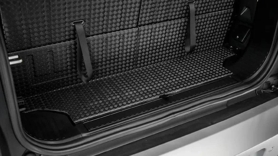 Land Rover Defender 130 Outbound thumbnail 6