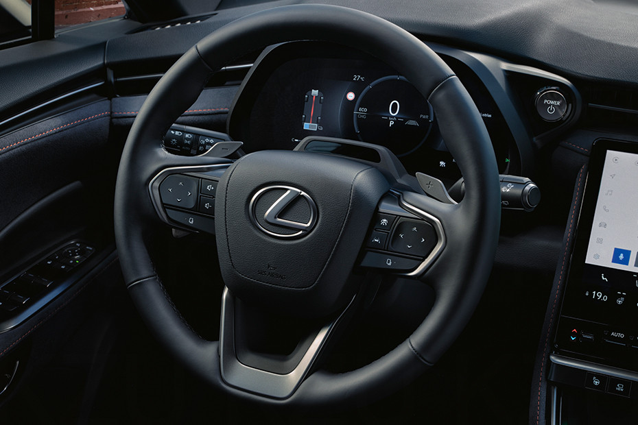 Lexus LBX Luxury thumbnail 8