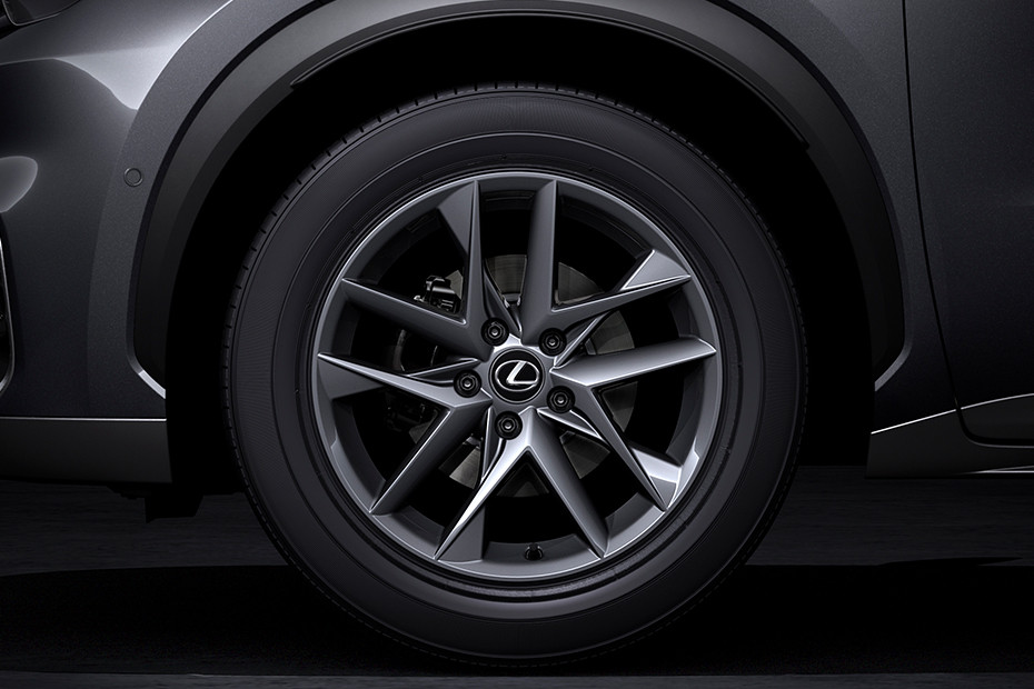 Lexus LBX Luxury thumbnail 9