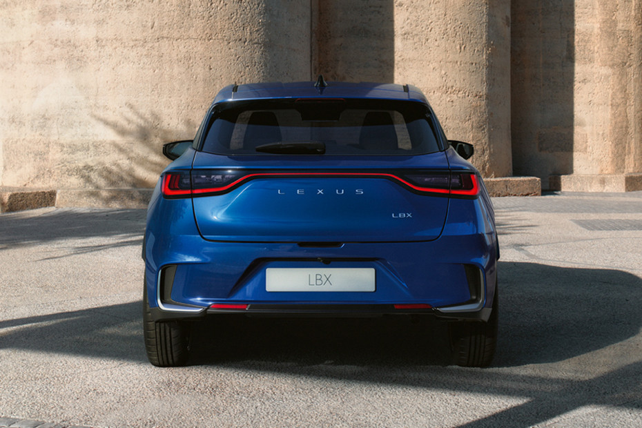 Lexus LBX Luxury thumbnail 5