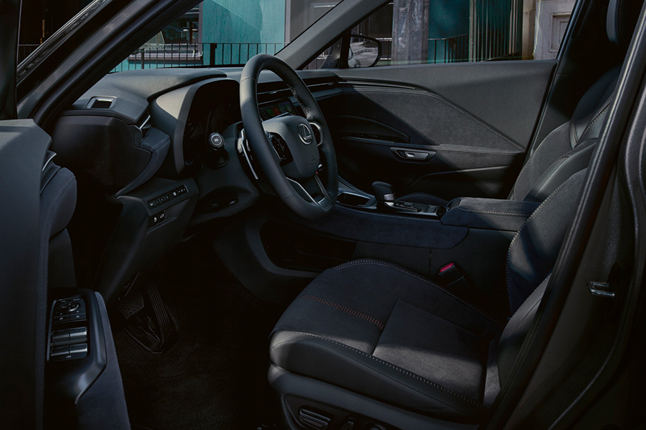 Lexus LBX Luxury thumbnail 12