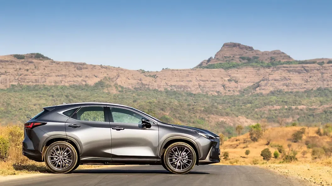 Lexus NX 350h Luxury thumbnail 2