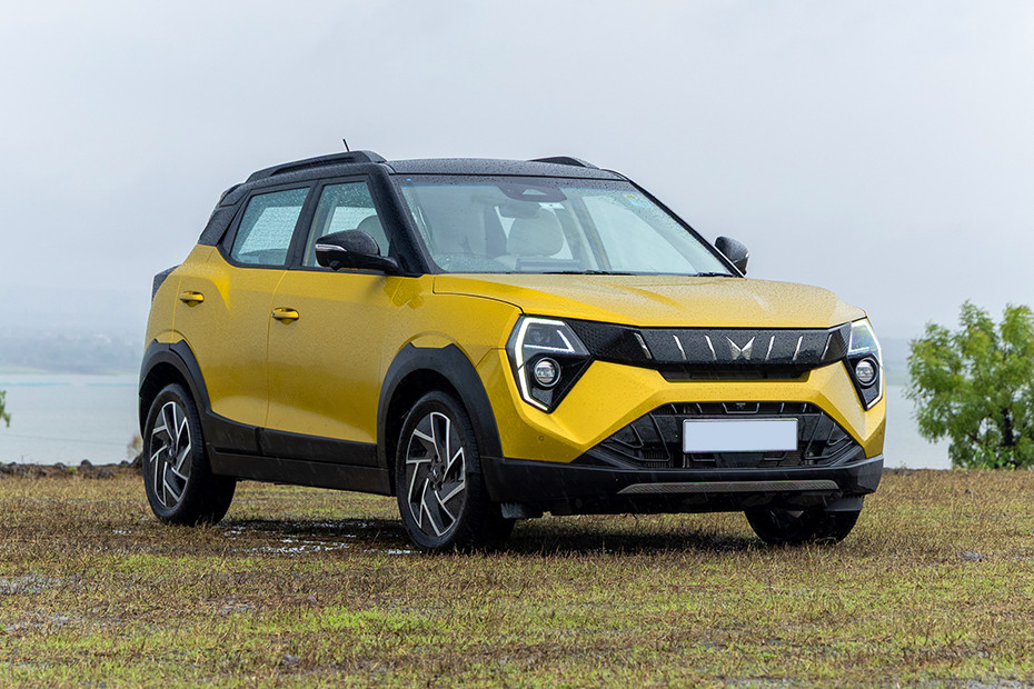 Mahindra XUV 3XO MX3 Petrol thumbnail 3