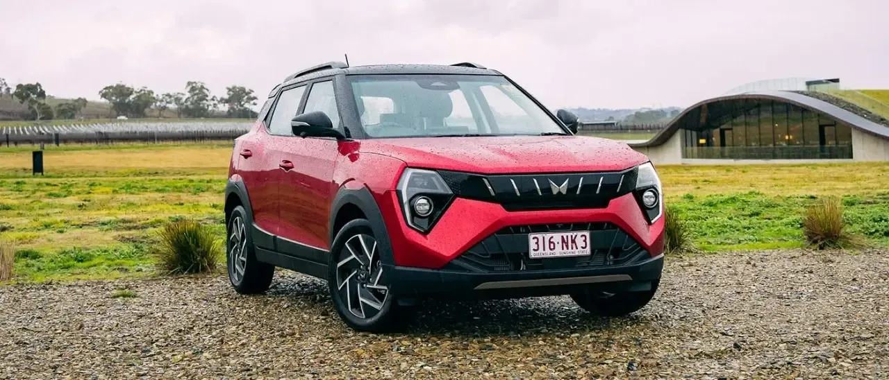 Mahindra XUV 3XO thumbnail 2