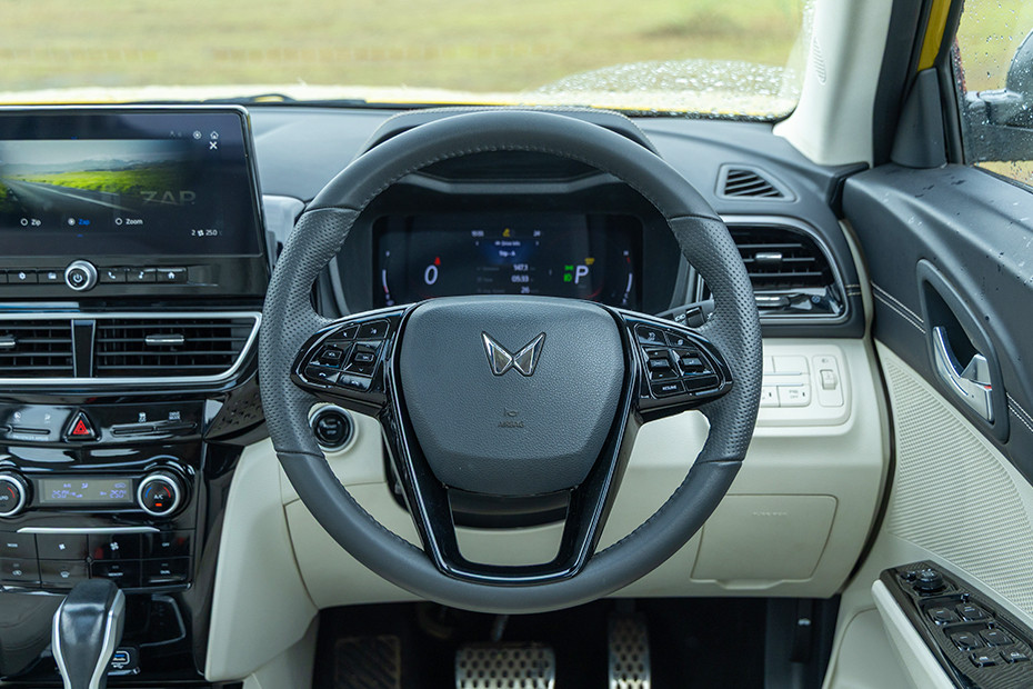 Mahindra XUV 3XO MX3 Petrol thumbnail 10