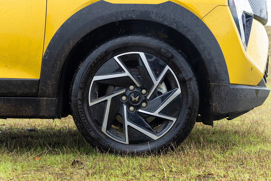 Mahindra XUV 3XO MX3 Petrol thumbnail 12