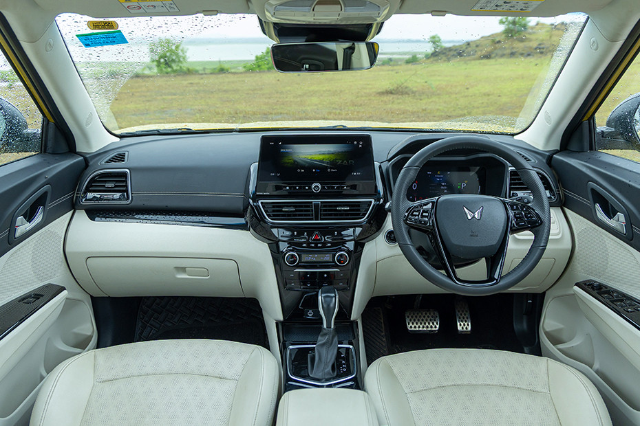 Mahindra XUV 3XO MX3 Petrol thumbnail 8