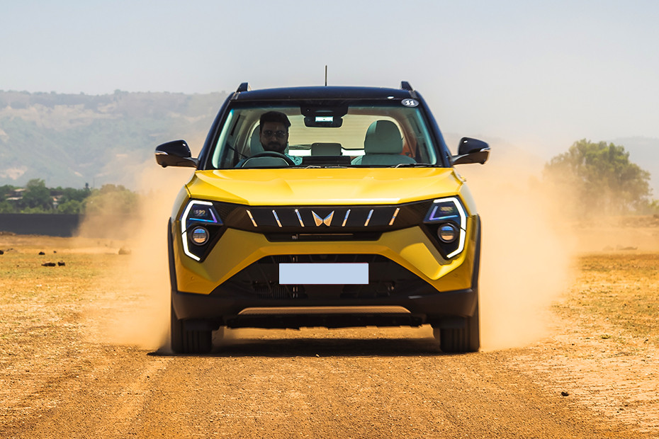 Mahindra XUV 3XO MX3 Petrol thumbnail 4