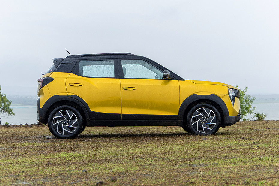 Mahindra XUV 3XO MX3 Petrol thumbnail 2