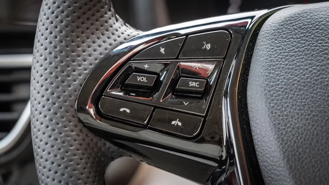 Mahindra XUV 3XO MX2 Petrol thumbnail 3