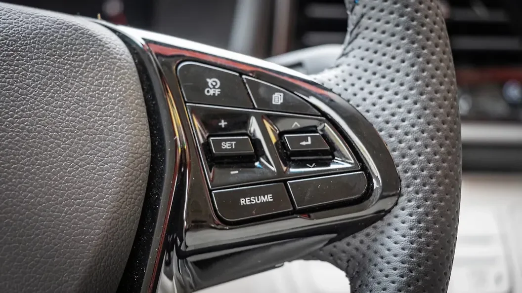 Mahindra XUV 3XO MX2 Petrol thumbnail 5
