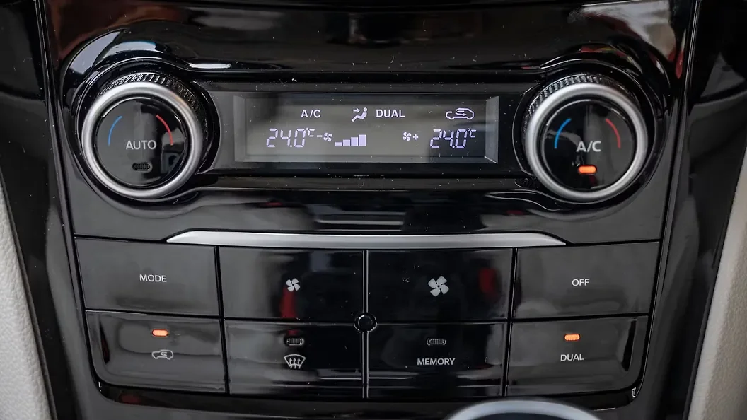 Mahindra XUV 3XO MX2 Petrol thumbnail 6