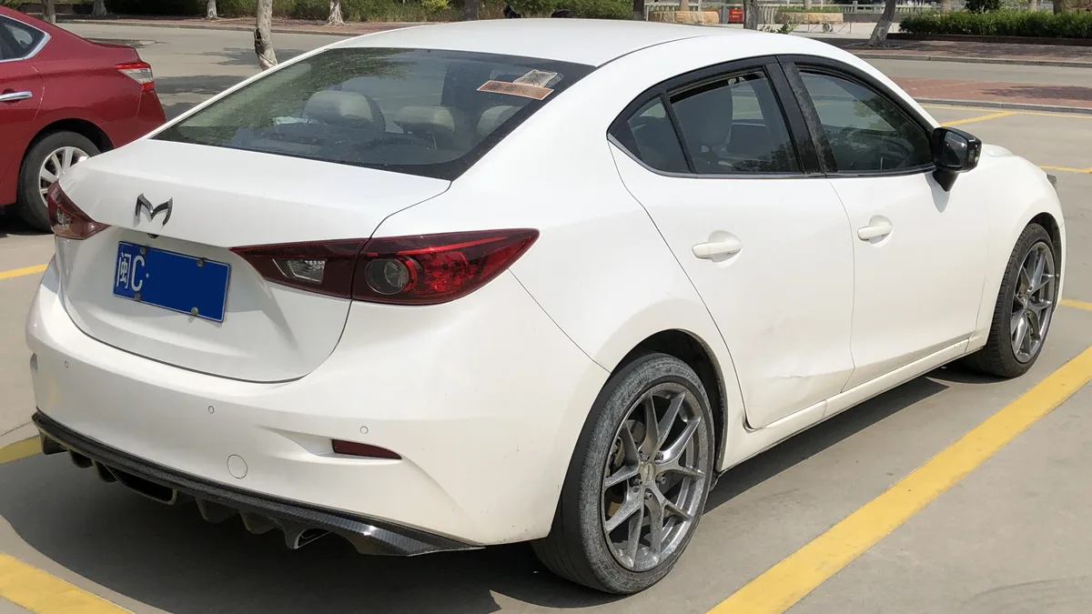 Mazda Mazda 3 - Photo 5