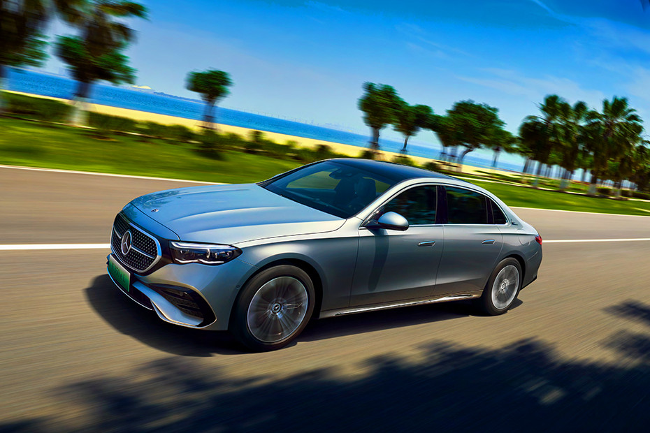 Mercedes benz E Class 220d AMG Line thumbnail 4