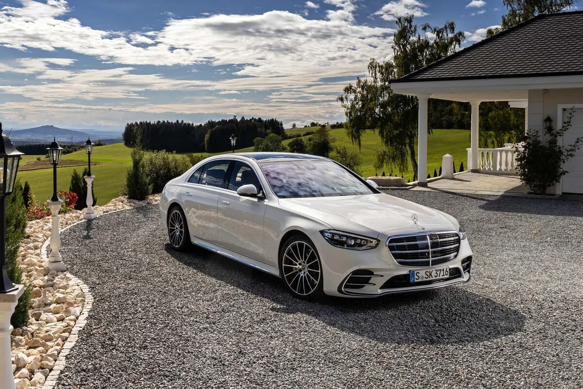Mercedes-Benz S Class thumbnail 2
