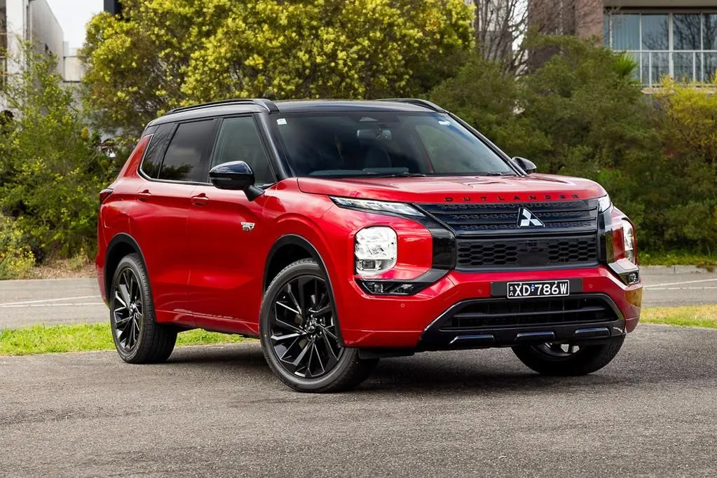 Mitsubishi Outlander thumbnail 2
