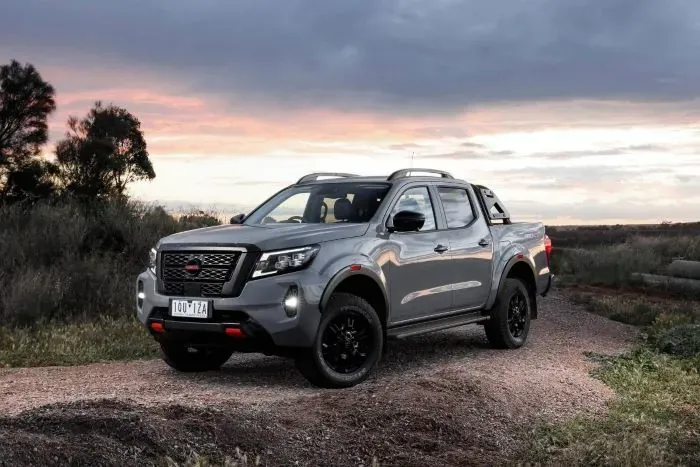 Nissan Navara MT (Mid-Spec) thumbnail 2