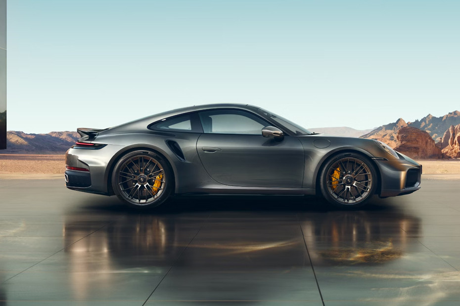 Porsche 911 Carrera GTS thumbnail 2