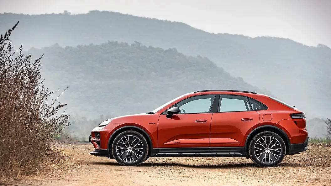 Porsche Macan (Base) thumbnail 3