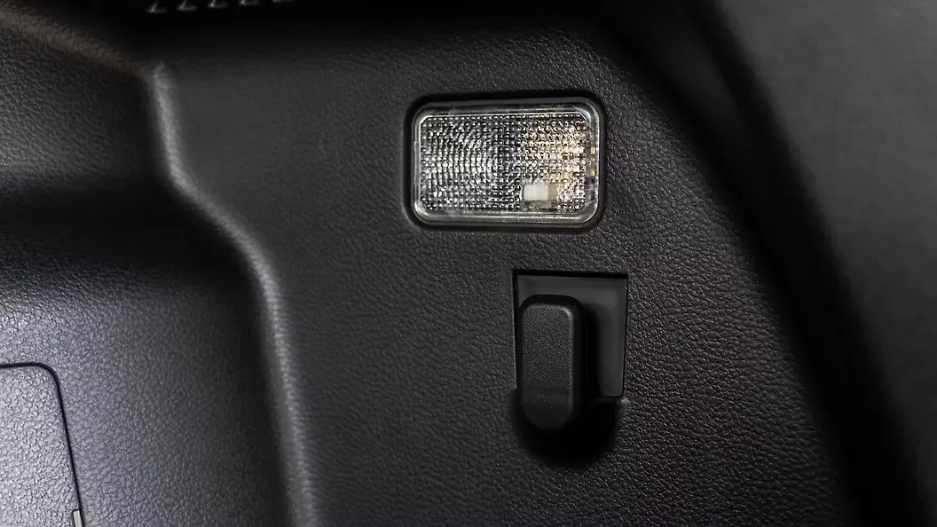 Suzuki Brezza LXi thumbnail 5