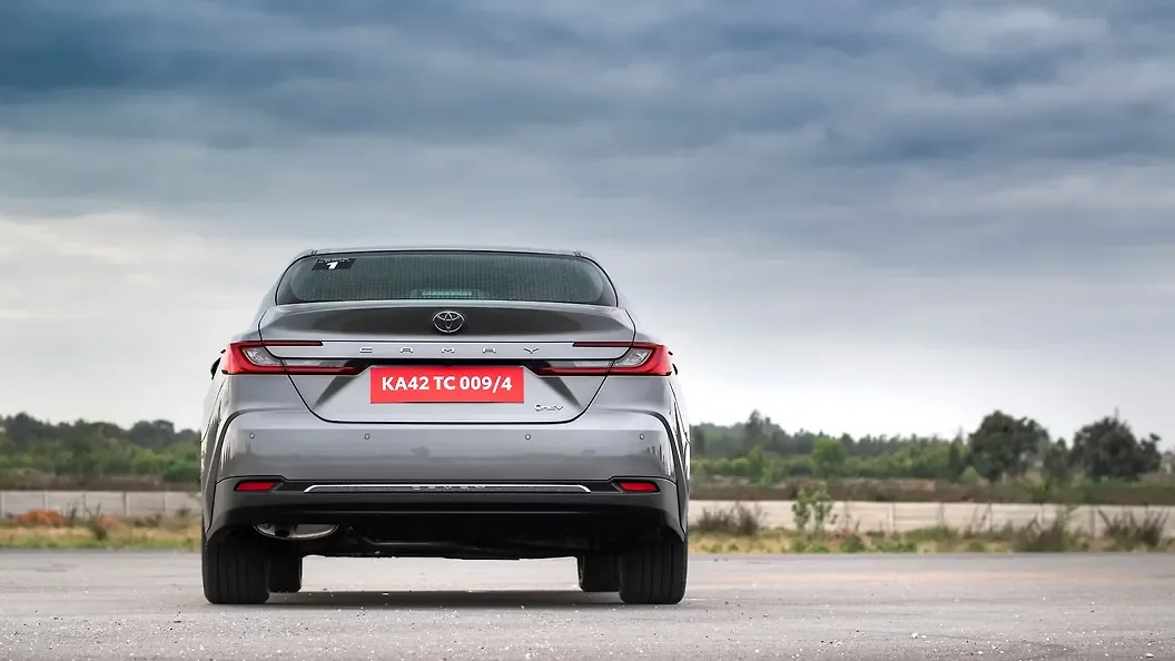Toyota Camry Hybrid Electric thumbnail 5