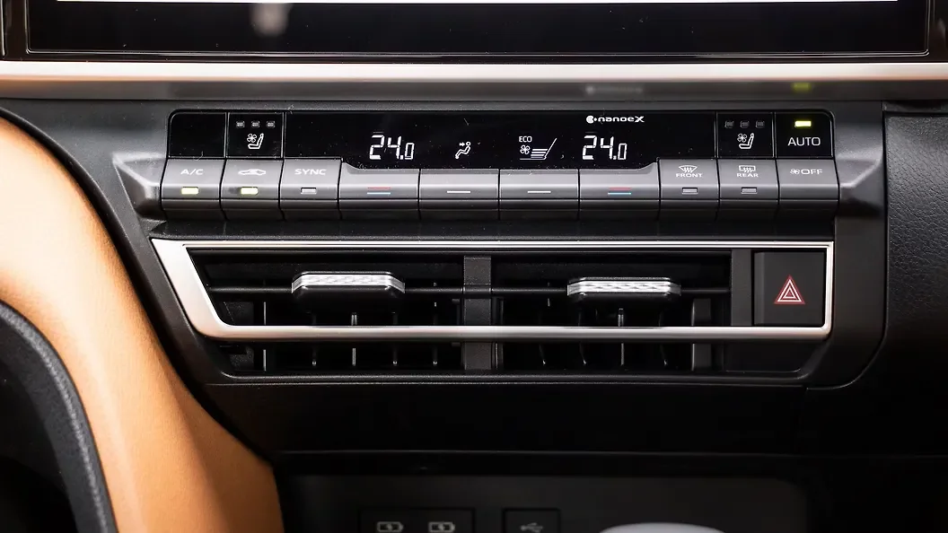 Toyota Camry Hybrid Electric thumbnail 6