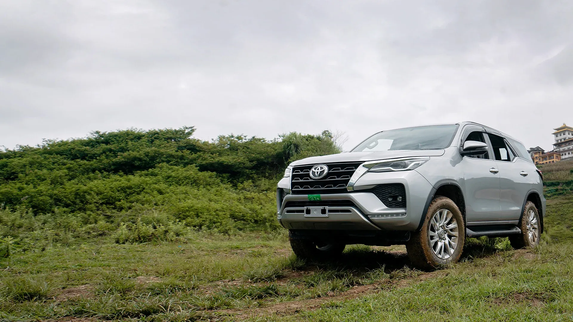 Toyota Fortuner - Photo 2