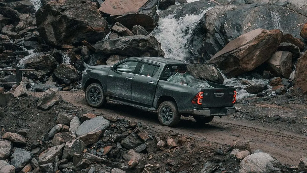 Toyota Hilux thumbnail 2