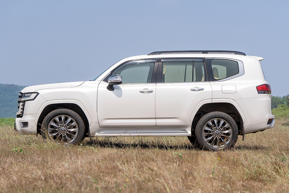 Toyota Land Cruiser 300 Land Cruiser 300 (Diesel) thumbnail 4