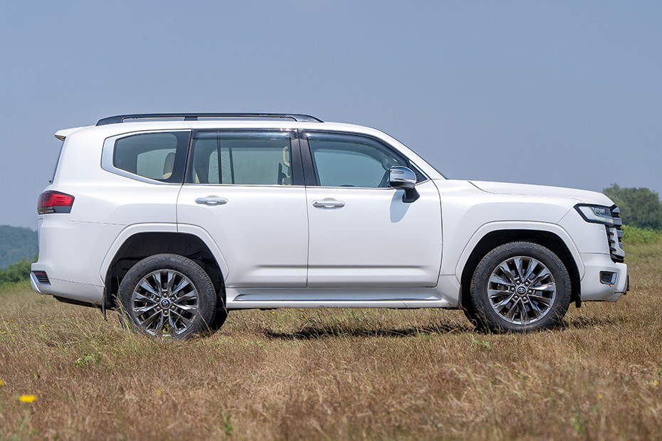 Toyota Land Cruiser 300 Land Cruiser 300 (Diesel) thumbnail 2