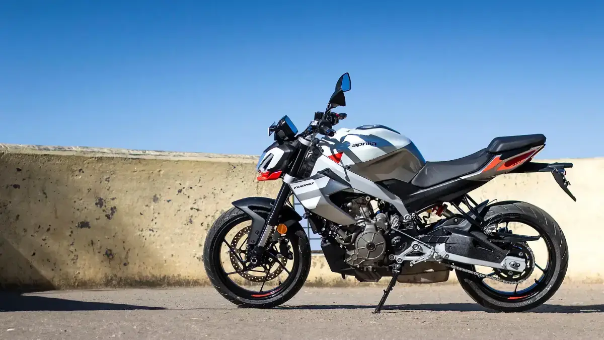 Aprilia Tuono 457 thumbnail 2