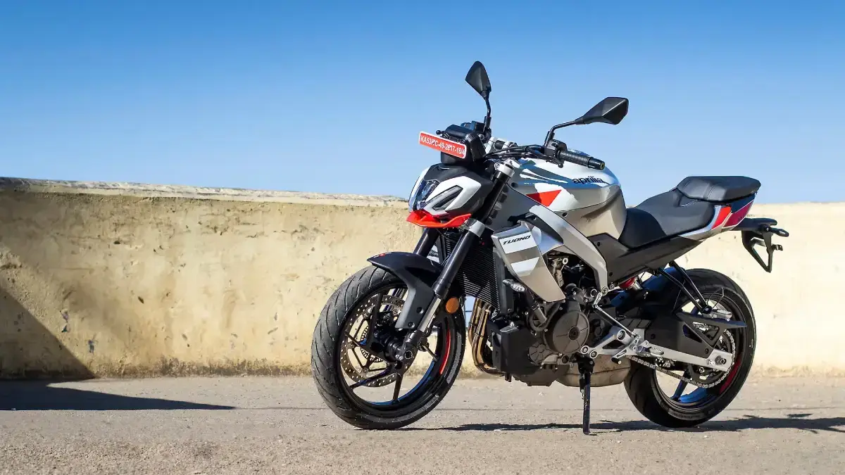 Aprilia Tuono 457 thumbnail 3