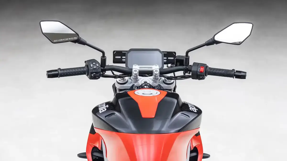 Aprilia Tuono 457 thumbnail 4