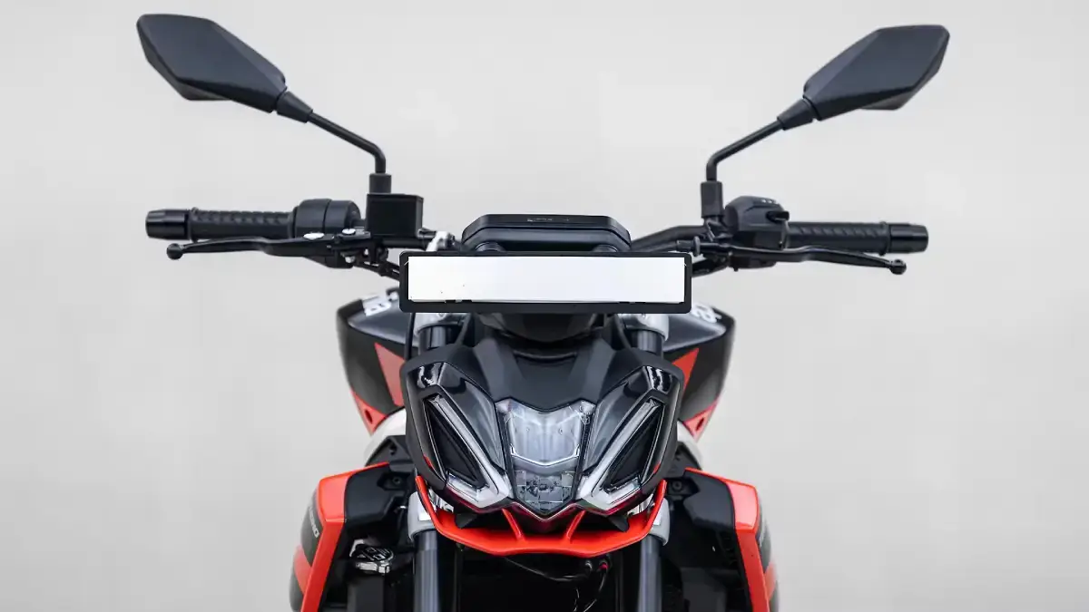 Aprilia Tuono 457 thumbnail 5