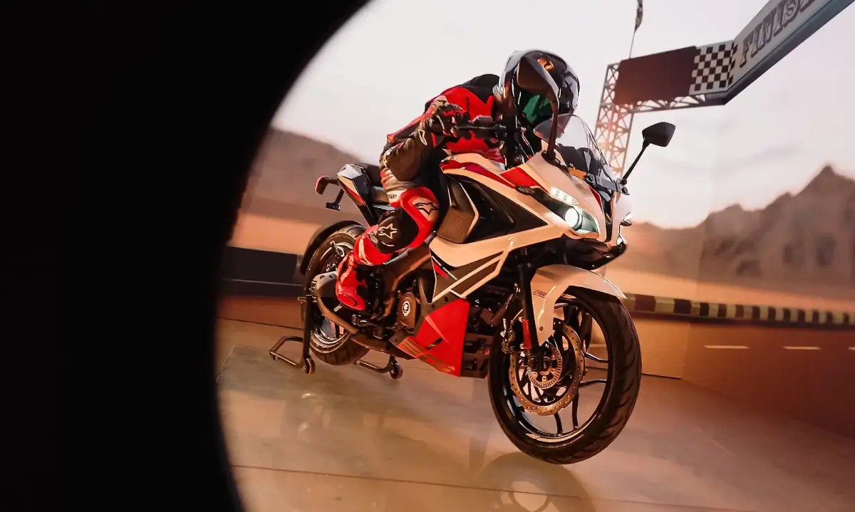 Bajaj Pulsar RS 200 - Photo 1