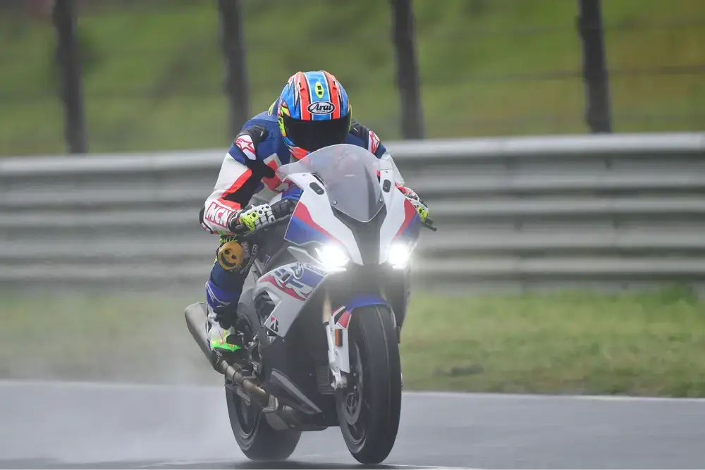 BMW S1000RR thumbnail 5