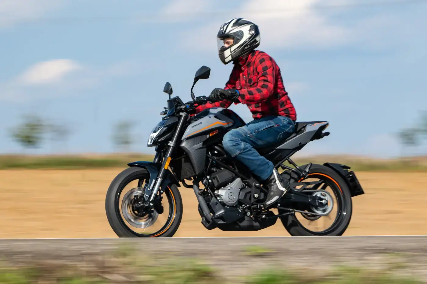 CF-Moto 300NK thumbnail 5